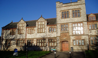 Elegance in Home Decoration: Tiles, Porcelain, and the Enchanting Towns and Boroughs around Bangor, Gwynedd