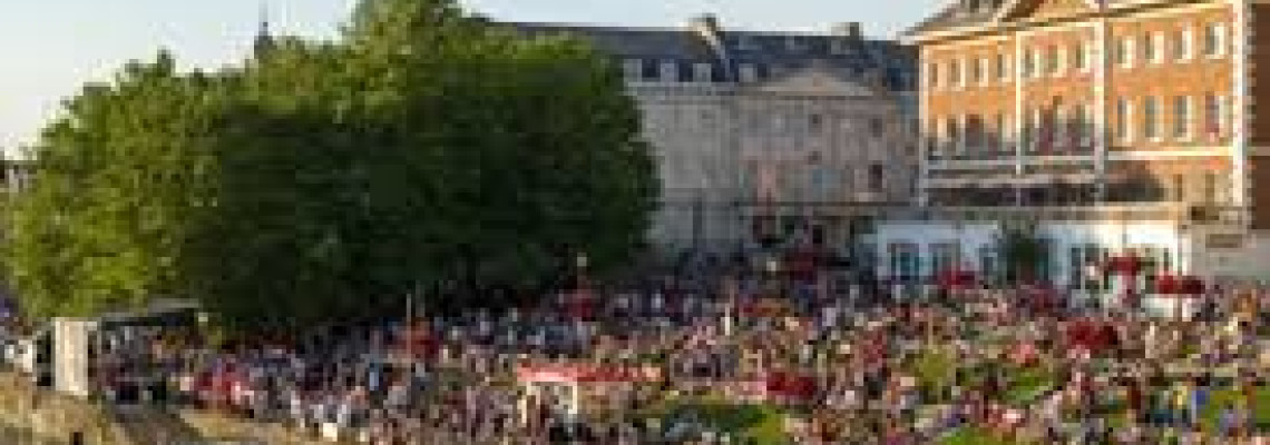 Richmond upon Thames and the Artistry of Ceramics and Marble in Home Decor