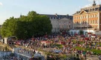 Richmond upon Thames and the Artistry of Ceramics and Marble in Home Decor