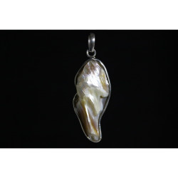 Baroque Pearl Silver Pendant / Untreated Natural Pearl